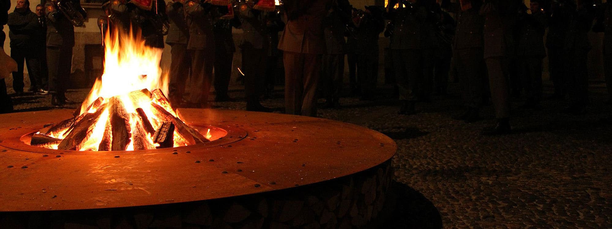 Image of flaming embers held within Zero circular fire pit in corten steel by AK47 Design