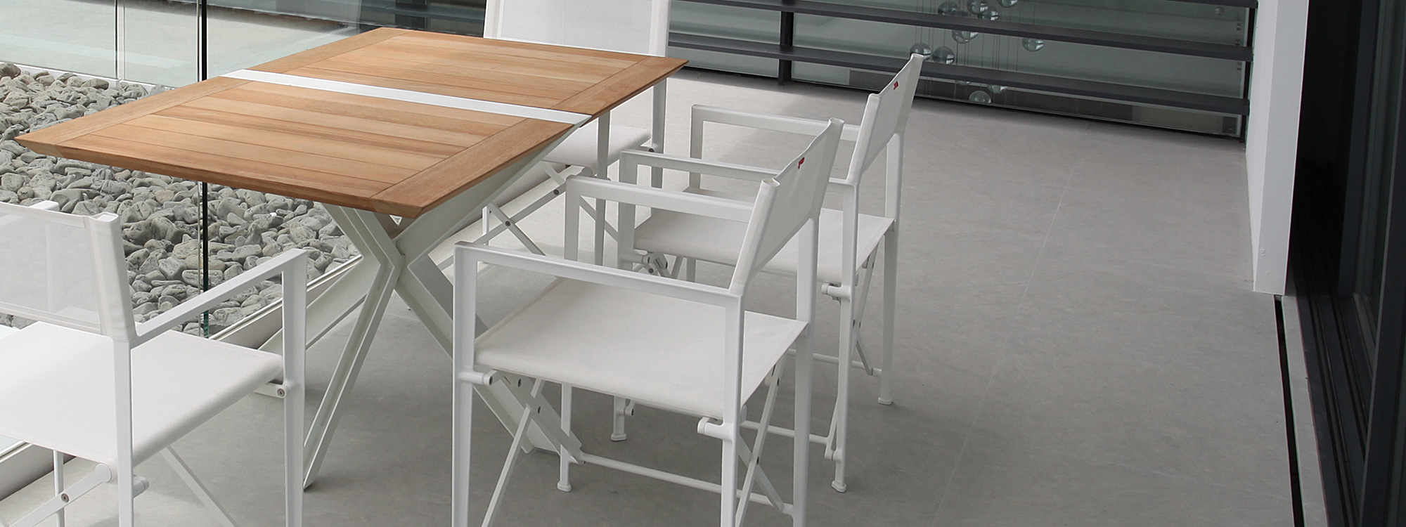 Image of Royal Botania Traverse folding table in white aluminium with teak top