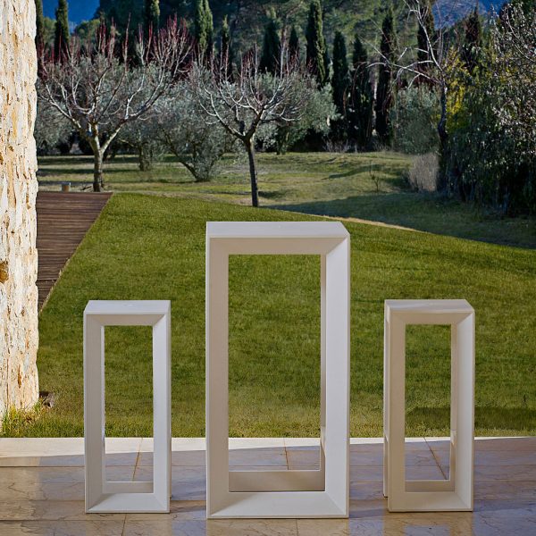 Image of Vondom Frame minimalist poseur table and high bar stool by Ramon Esteve