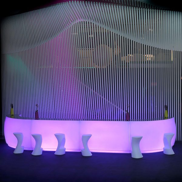 Nighttime image of illuminated Fiesta modular bar counter by Vondom