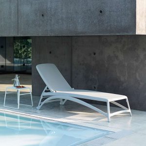 Image of Nardi Atlantico sculptural sun lounger in white polypropylene and Pop side table