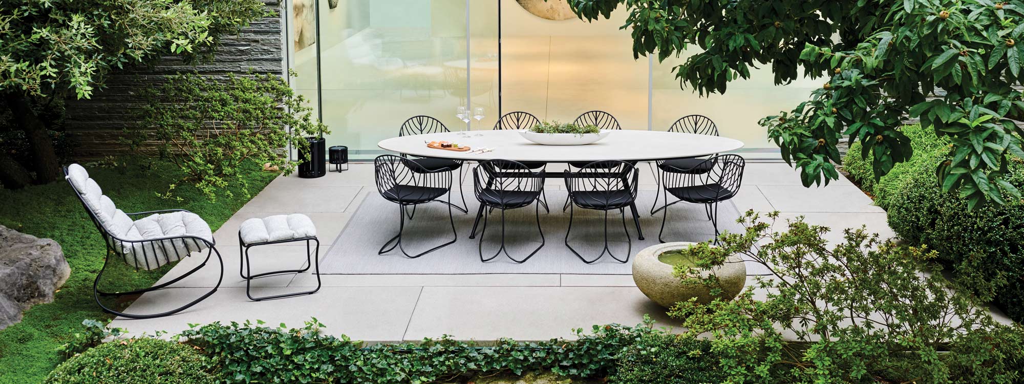 Image of Exes elliptical garden table and anthracite-colored Folia dining chairs by Royal Botania