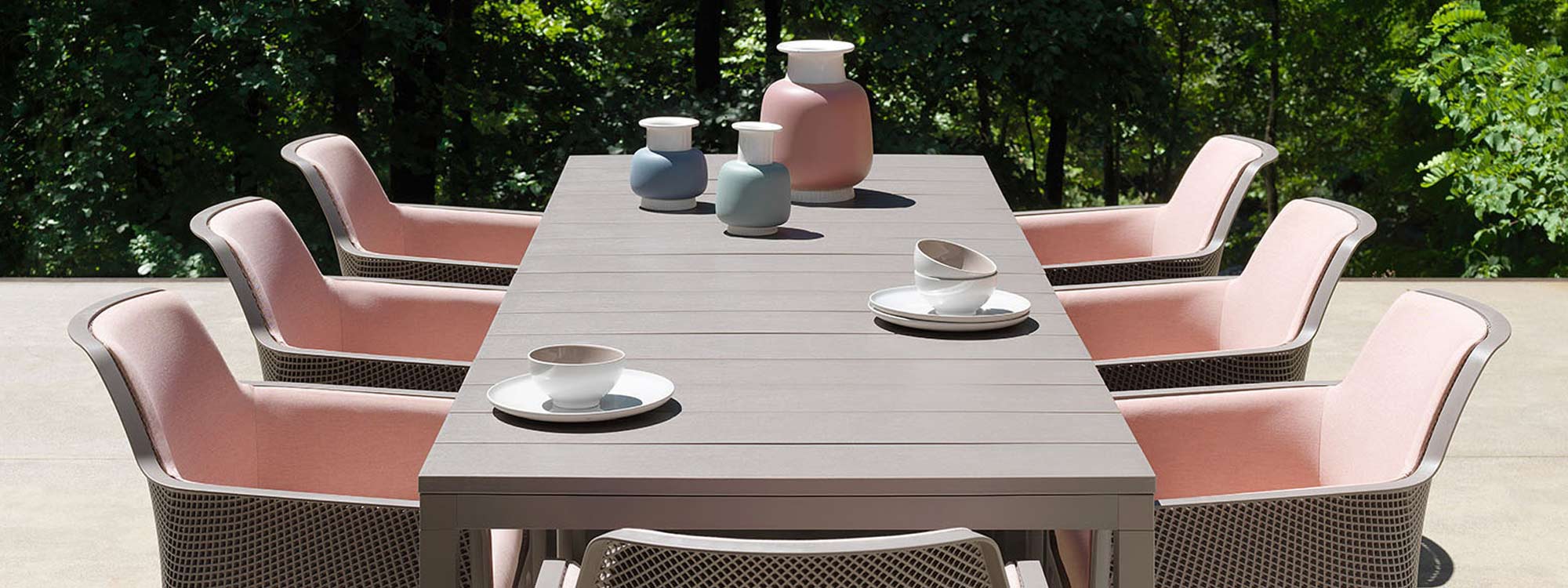 Image of taupe coloured Net garden chairs and Rio modern garden table by Nardi