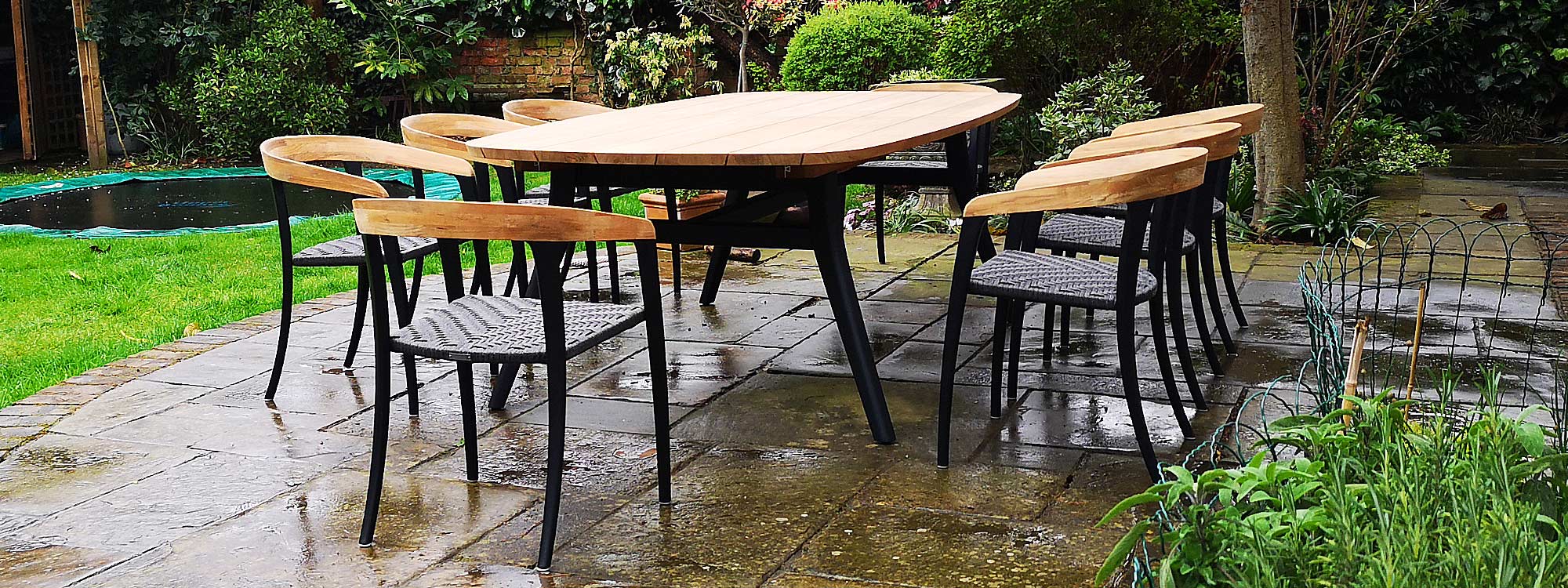 Image of installation of Royal Botania Zidiz table and Jive chairs in London