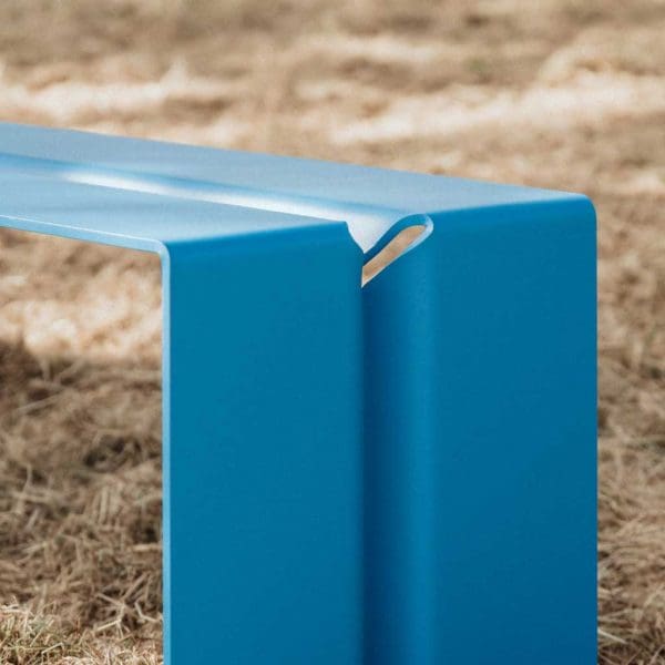 Image of detail of The Bended modern modern garden bench's shaped aluminium construction by Wunder