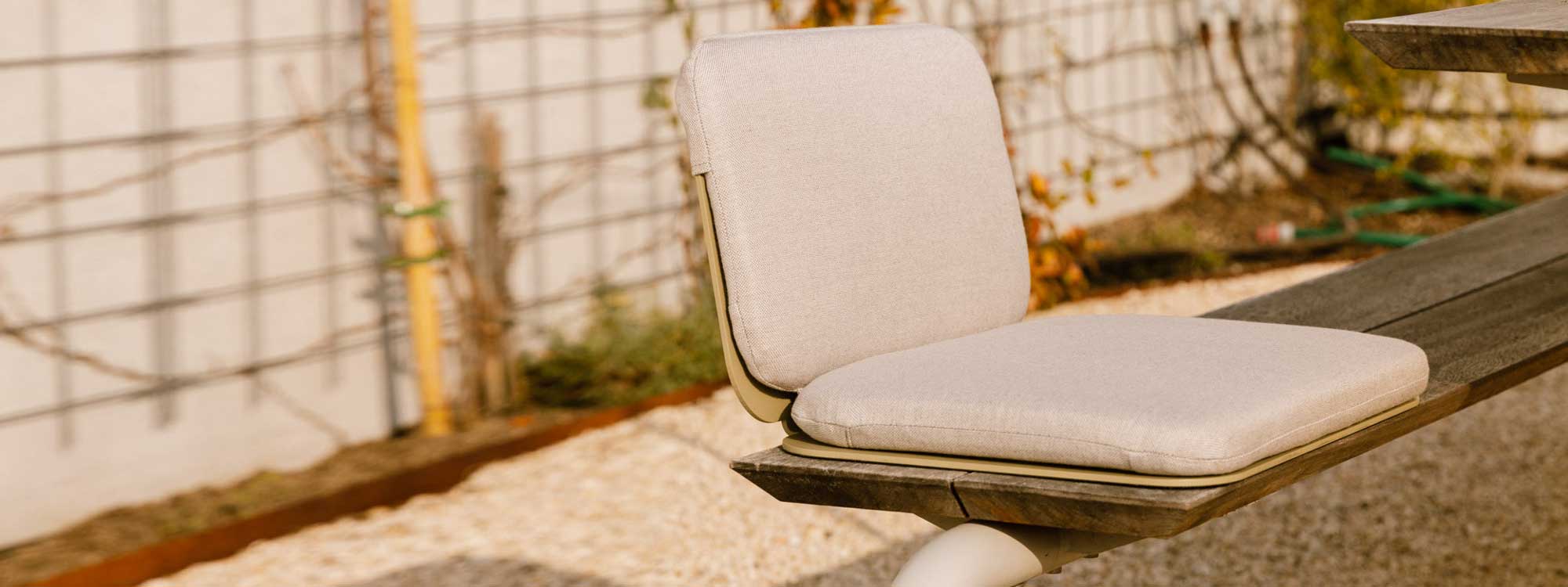 Image of The Seat which is a handy outdoor seat that fits any of Wünder's outdoor furniture