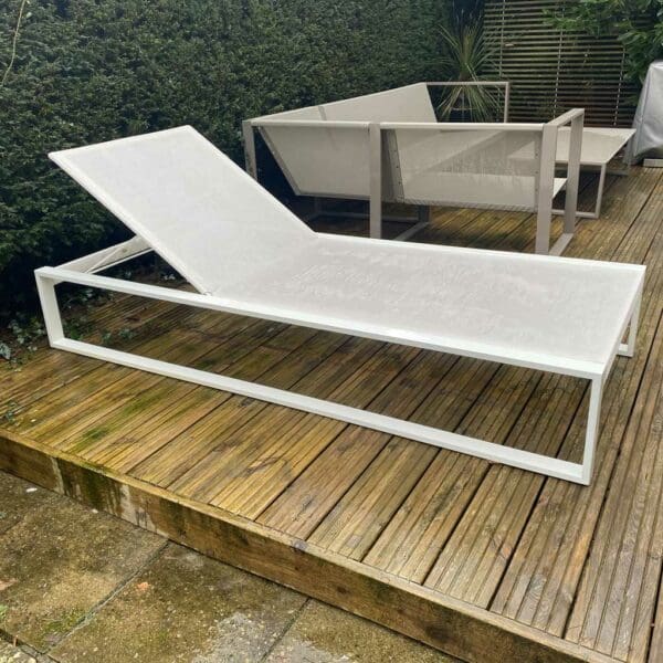 Image showing linear stainless steel frame of FueraDentro Siesta sun lounger
