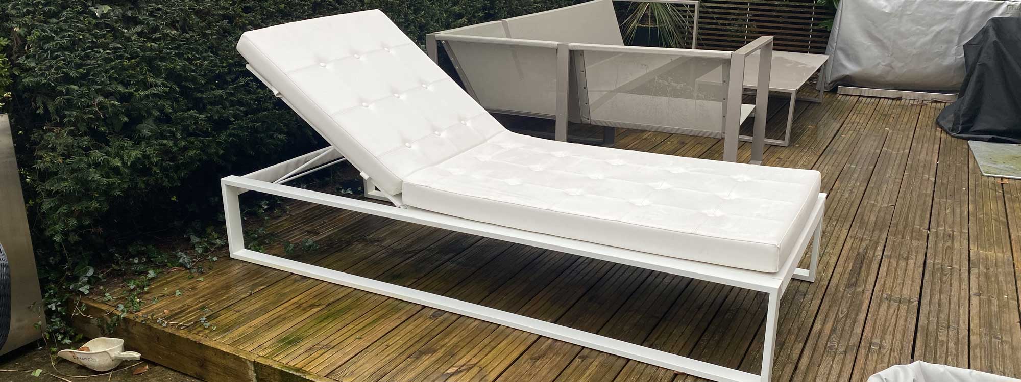 Image of FueraDentro Siesta sun lounger with white Buttoned cushion