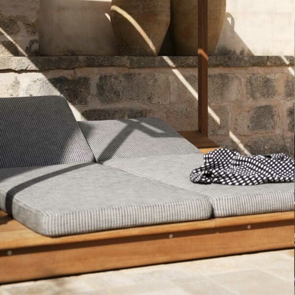 Image of Eolie sun lounger's plump cushion and adjustable backrest