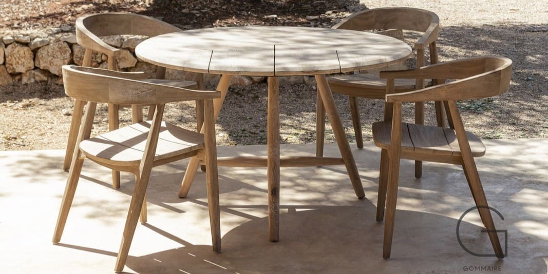 Image of Gommaire Faye round teak table & Faye teak armchairs