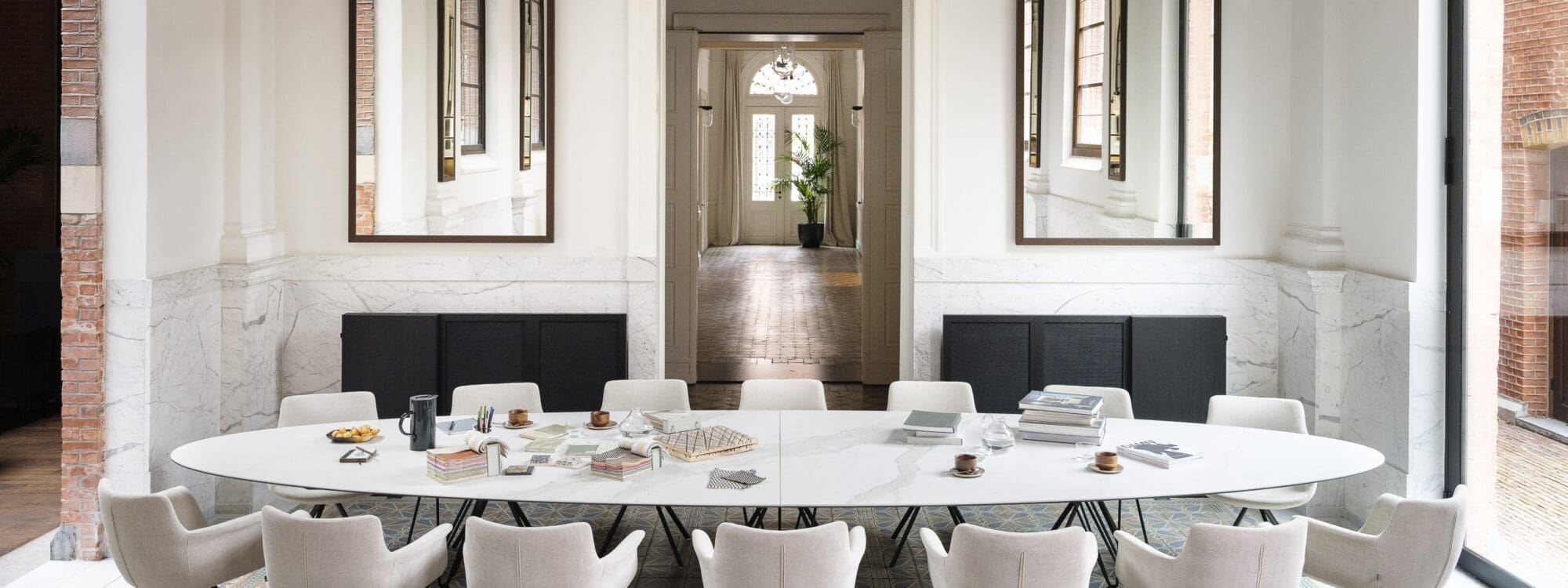 Image of Wire Majestic elliptical conference table and Chagall revolving chairs