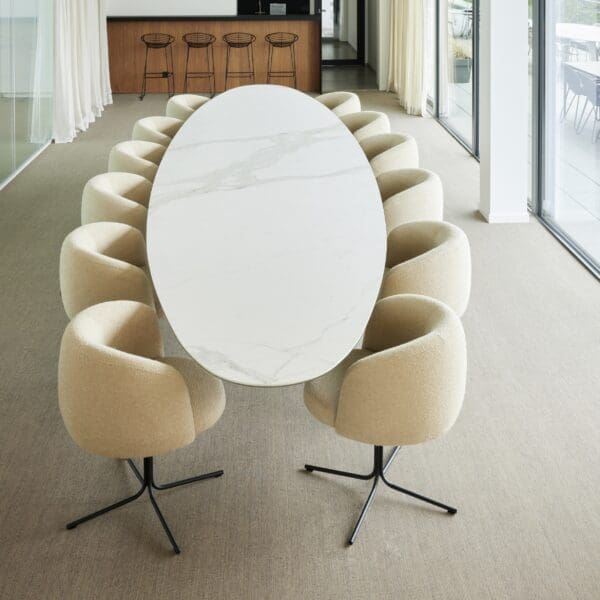 Image of Wire Majestic conference table and Olivo chairs