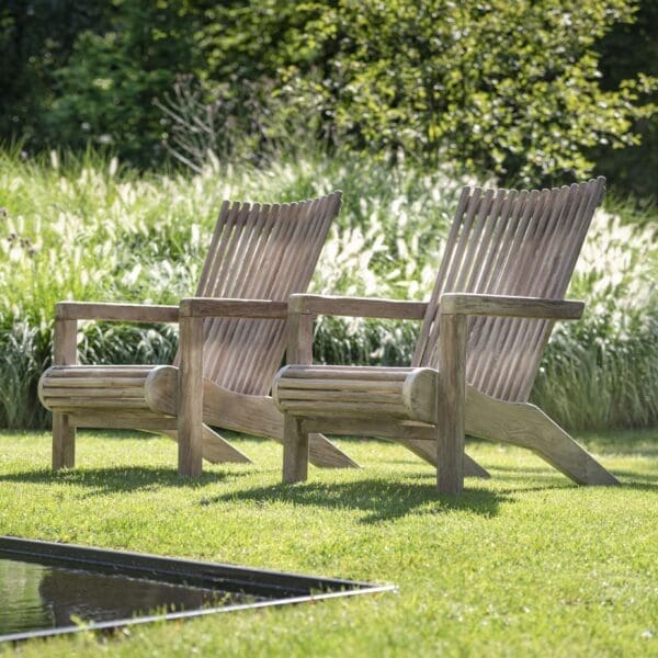 Image of pair of Gommaire Orso relax chairs on sunny lawn