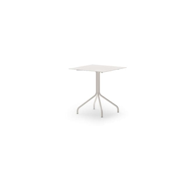 Studio image of Unopiu round bistro table in sand aluminium