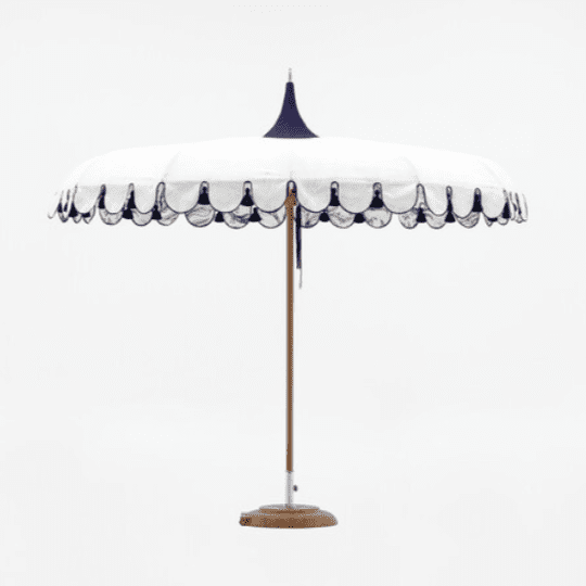 Studio image of Tuuci Ocean Master M1 Voilare Wunder luxury garden shade