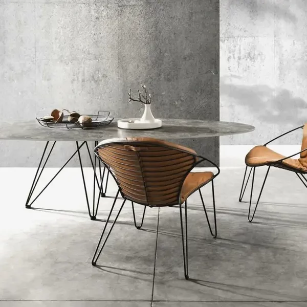 Image of Joli Wire elliptical table and Wire chairs