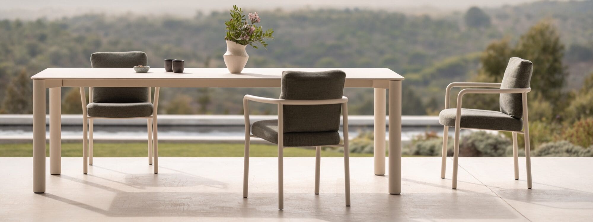 Image of Todus Kori Classic dining table & chairs