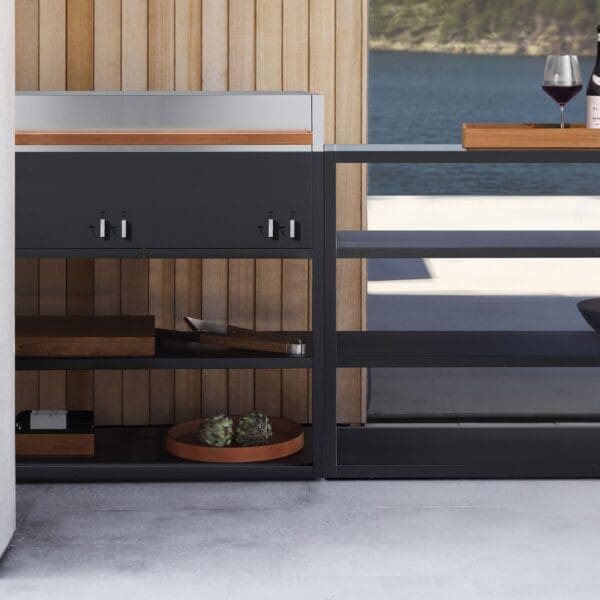 Image of Roshults Essentials gas grill and sideboard 94