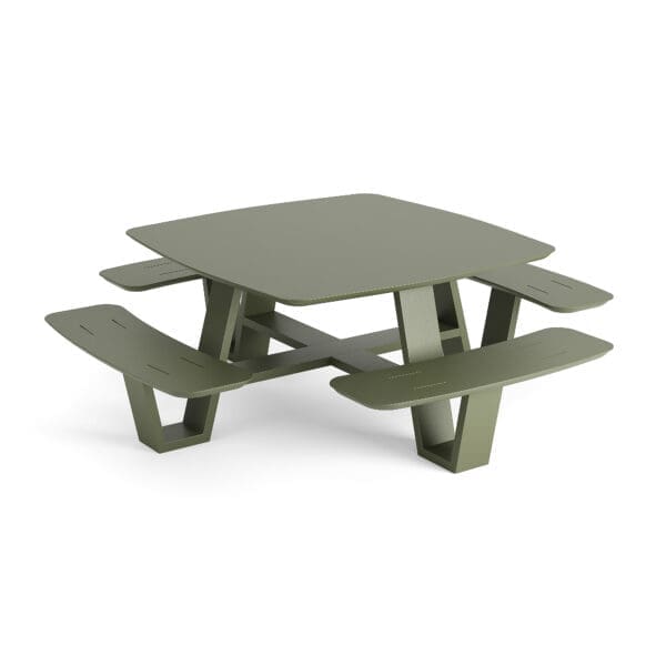 Studio image of Jati Kebon Squadro picnic table in green aluminium