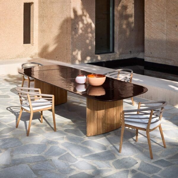 Image of Regaliz table and Archy chairs