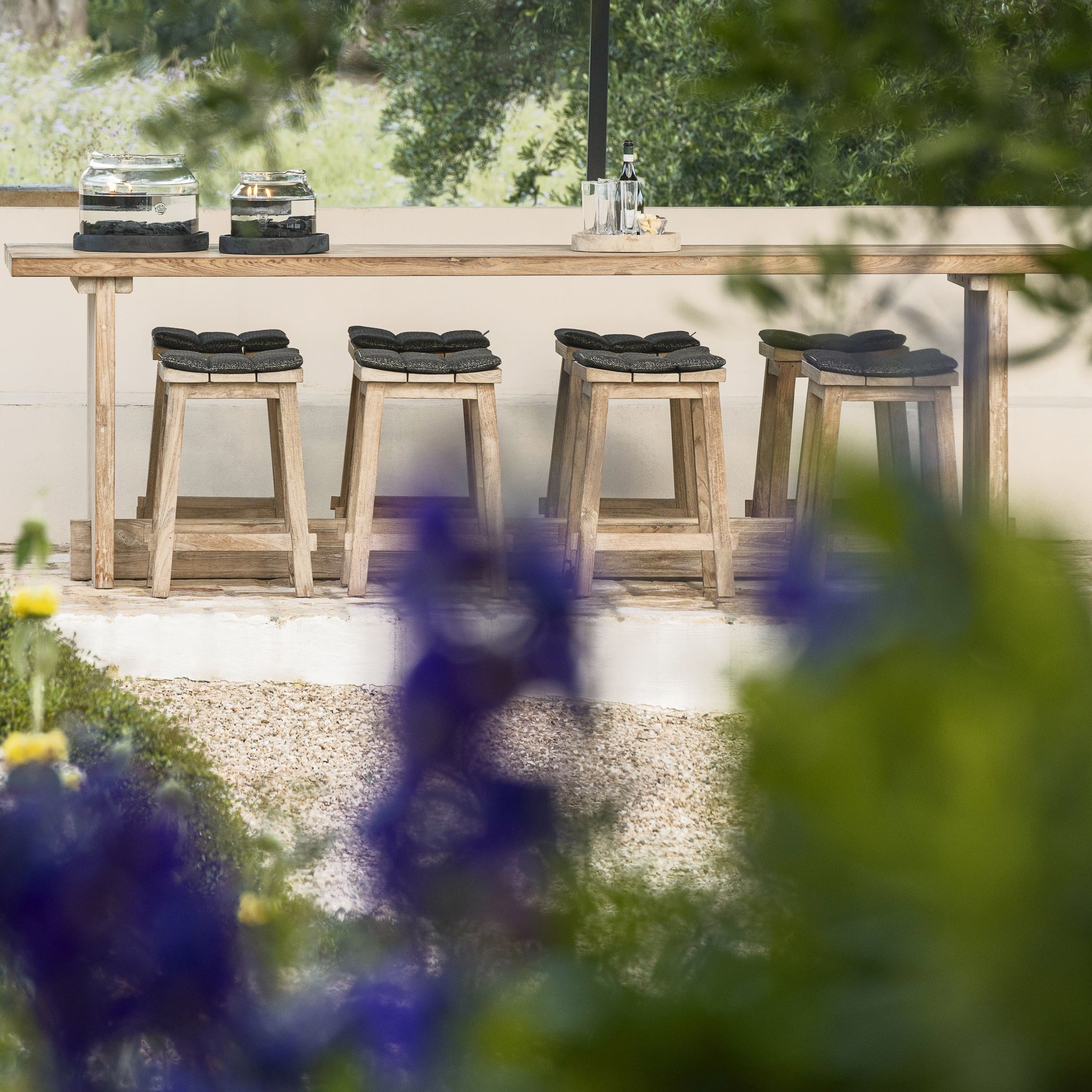 Image of Gommaire Alexi high bar table and bar stools